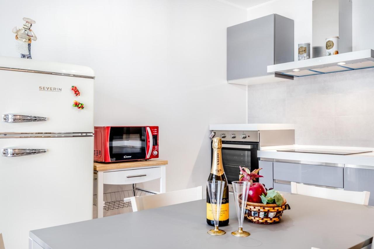 Bbhome Penthouse Bright And Elegant Metro Conca D'Oro ローマ エクステリア 写真