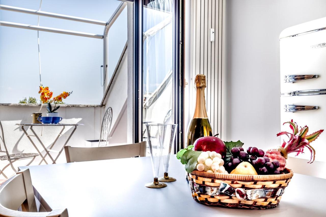 Bbhome Penthouse Bright And Elegant Metro Conca D'Oro ローマ エクステリア 写真
