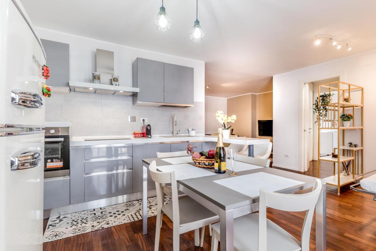 Bbhome Penthouse Bright And Elegant Metro Conca D'Oro ローマ エクステリア 写真