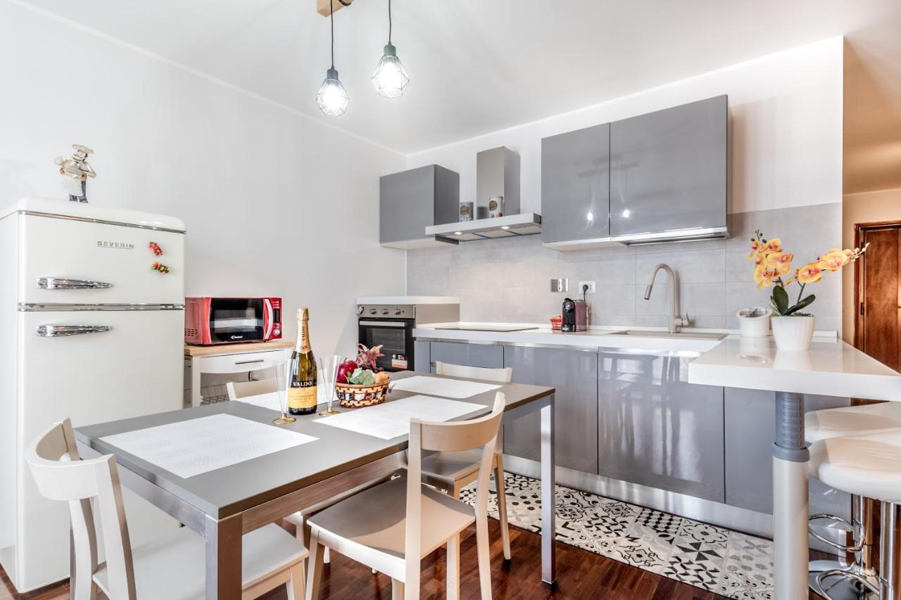 Bbhome Penthouse Bright And Elegant Metro Conca D'Oro ローマ エクステリア 写真
