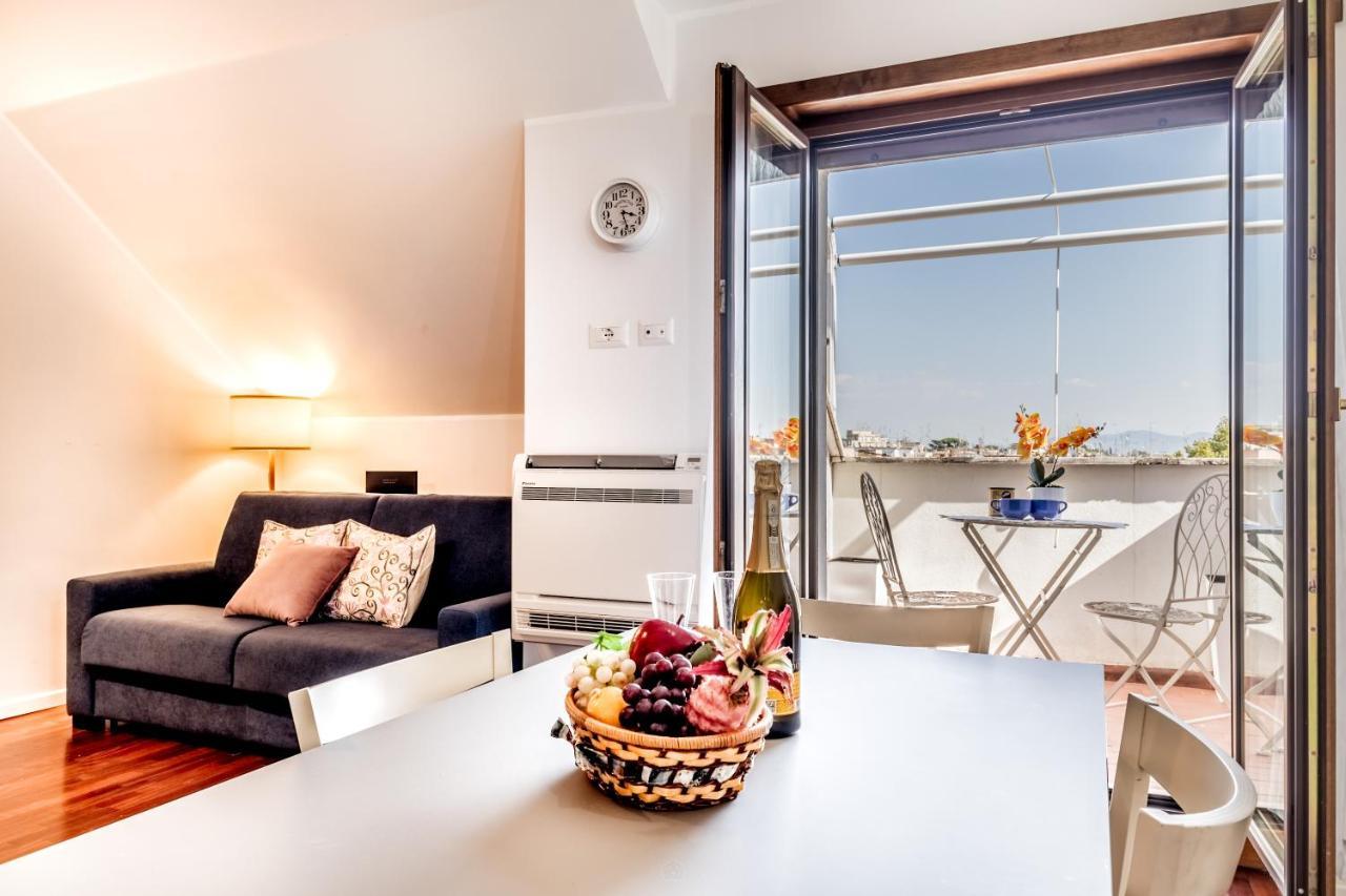 Bbhome Penthouse Bright And Elegant Metro Conca D'Oro ローマ エクステリア 写真