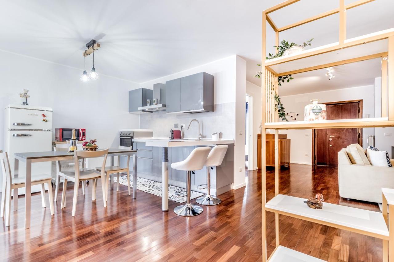 Bbhome Penthouse Bright And Elegant Metro Conca D'Oro ローマ エクステリア 写真